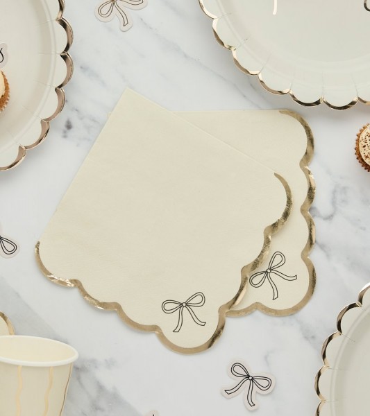 Servietten mit Wellenrand und Schleife - creme & gold - 16 Stück