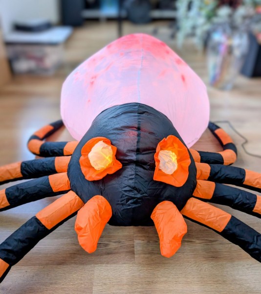 Riesige Spinne mit LED - selbstaufblasend - 1,8 x 1,2 m
