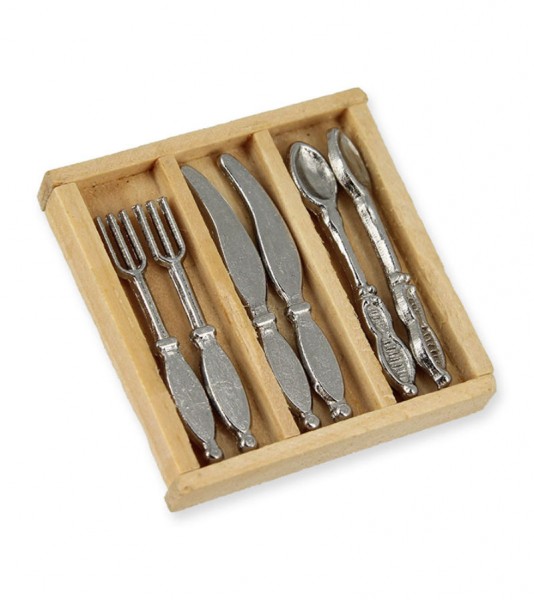 Besteckkasten mit Silberbesteck - 3 x 3 cm