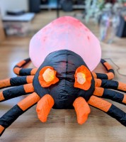 Riesige Spinne mit LED - selbstaufblasend - 1,8 x 1,2 m
