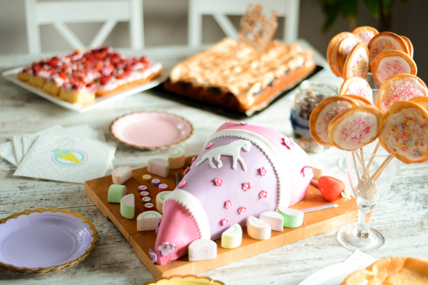 Oh wunderbares Backzubehör - Lass das Thema Schule auch vom Sweet Table strahlen (c) Nadine Batholdt