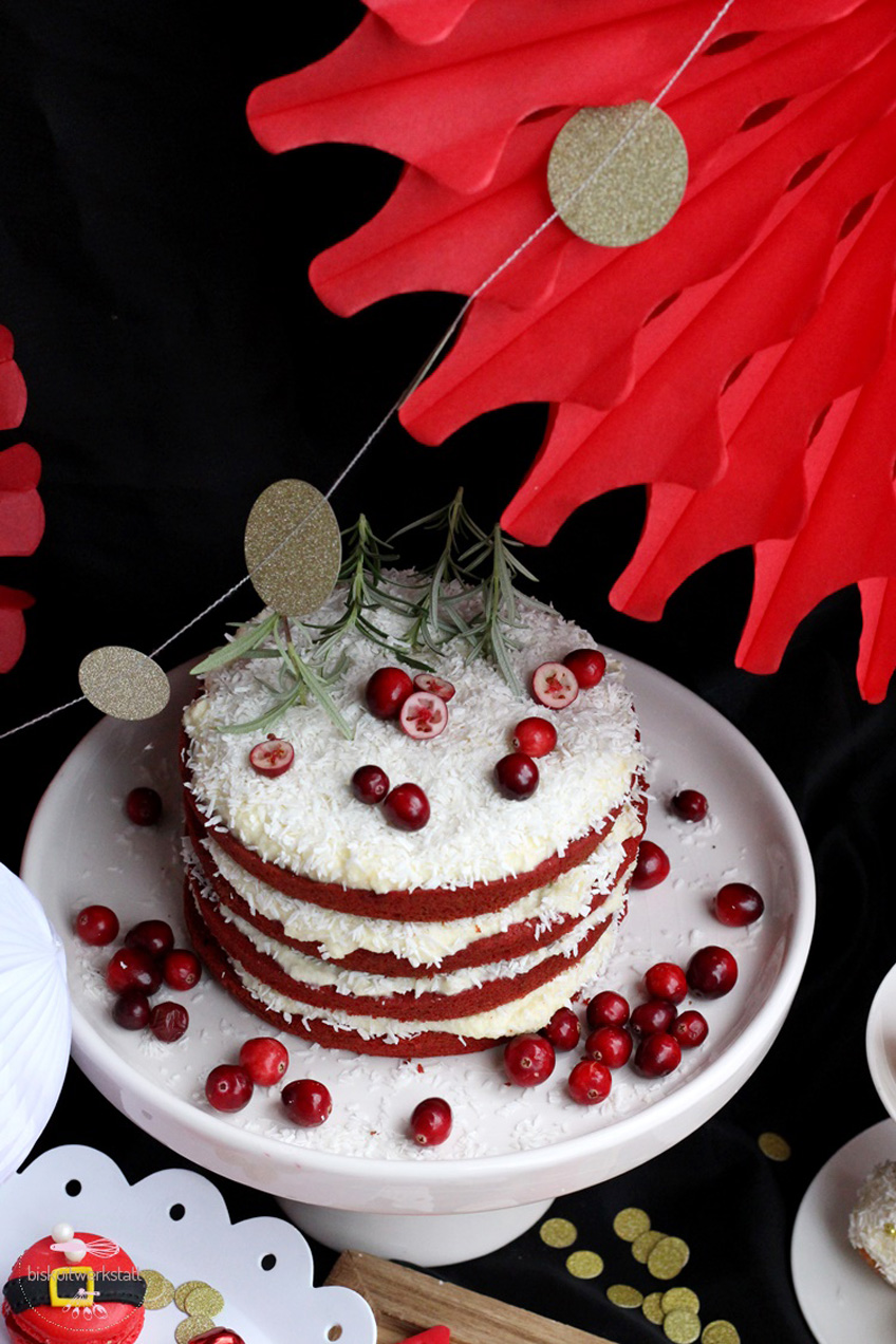 Der rote Papierfächer setzt den Nikolaus Sweet Table perfekt in Szene Der rote Papierfächer setzt den Nikolaus Sweet Table perfekt in Szene