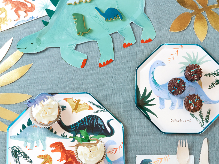 Coole Deko von Meri Meri für die Dinoparty zum Kindergeburtstag Coole Deko von Meri Meri für die Dinoparty zum Kindergeburtstag