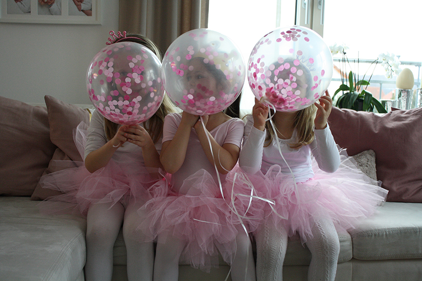 Ballerinen im rosa Tutu - natürlich passen die Konfettiballons in Rosa und Pink dazu. Foto: Fräulein Kuchenzauber