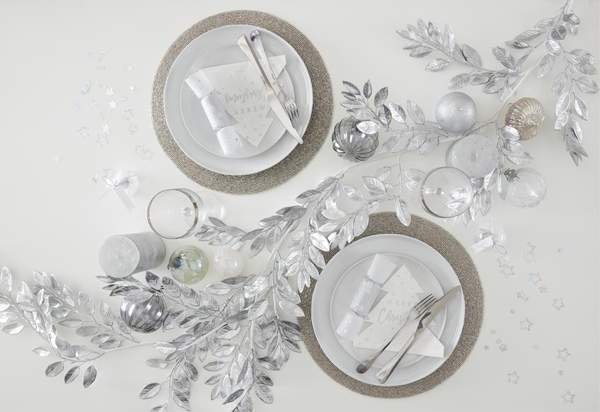 Festlich und elegant zu Weihnachten - silberne Tischdeko Festlich und elegant zu Weihnachten - silberne Tischdeko