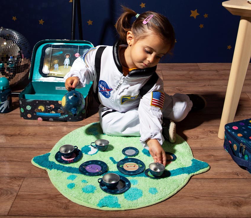 Mach eine Teeparty mit den Kuscheltieren mit süßer Deko Mach eine Teeparty mit den Kuscheltieren mit süßer Deko