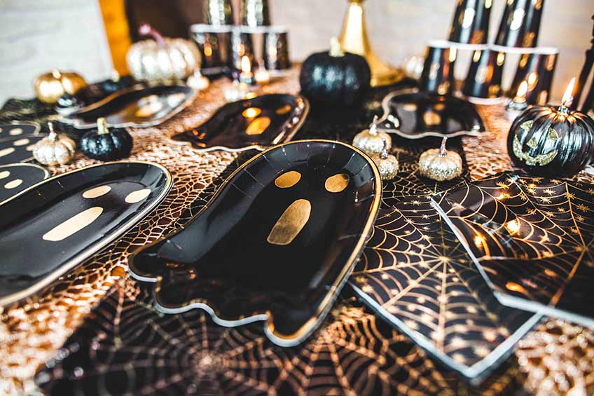 Shape-Teller mit süßen Halloween-Motiven in edlen Farben - der Hit in deiner stilvollen Deko (c) Camille Koziol Shape-Teller mit süßen Halloween-Motiven in edlen Farben - der Hit in deiner stilvollen Deko (c) Camille Koziol