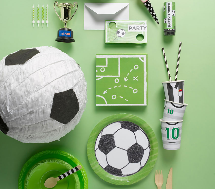Mit cooler Deko fühlen sich deine Fußballparty-Gäste wie live dabei Mit cooler Deko fühlen sich deine Fußballparty-Gäste wie live dabei