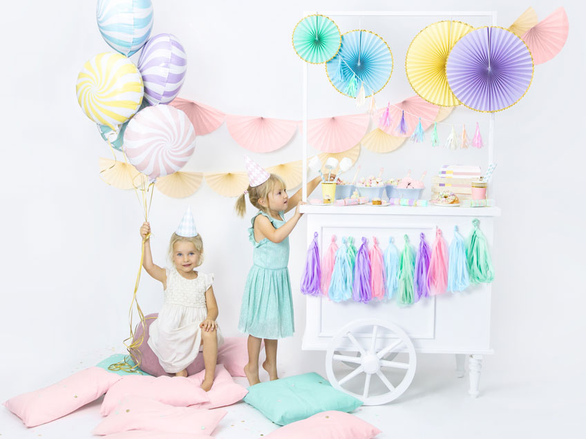 Schöne bunte Deko für den Kindergeburtstag funktioniert einzeln, passt aber auch toll zu süßen Themen wie Eiscreme Schöne bunte Deko für den Kindergeburtstag funktioniert einzeln, passt aber auch toll zu süßen Themen wie Eiscreme