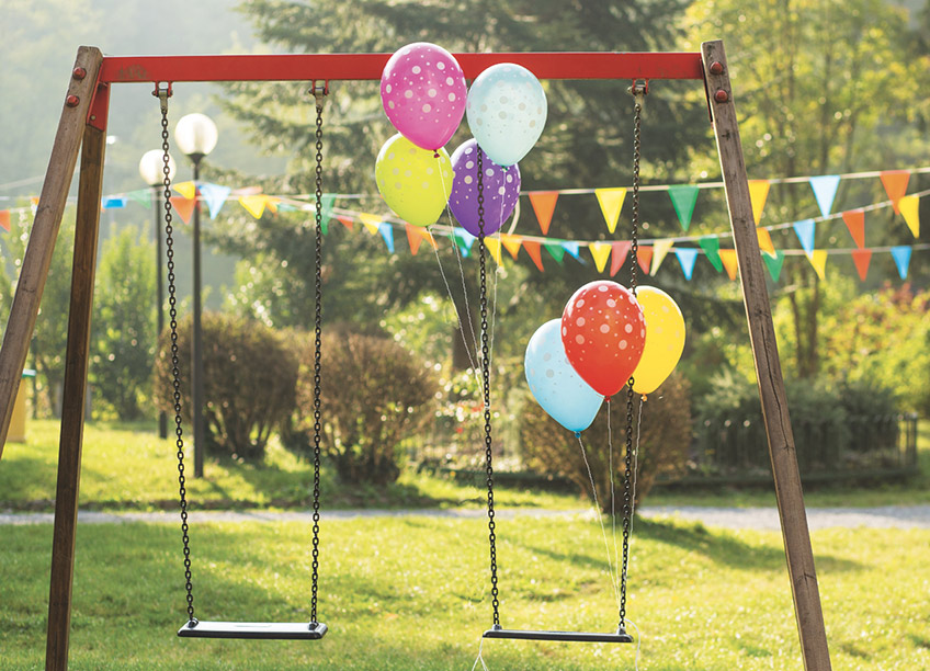 Im geschmückten Garten lassen sich tolle Kindergeburtstagsspiele spielen - auch im Herbst