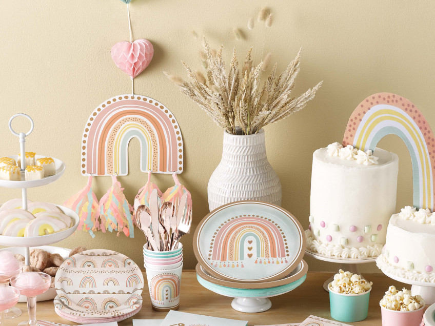 Modern verspielte Boho Rainbow Geburtstagsdeko für größere Kinder Modern verspielte Boho Rainbow Geburtstagsdeko für größere Kinder