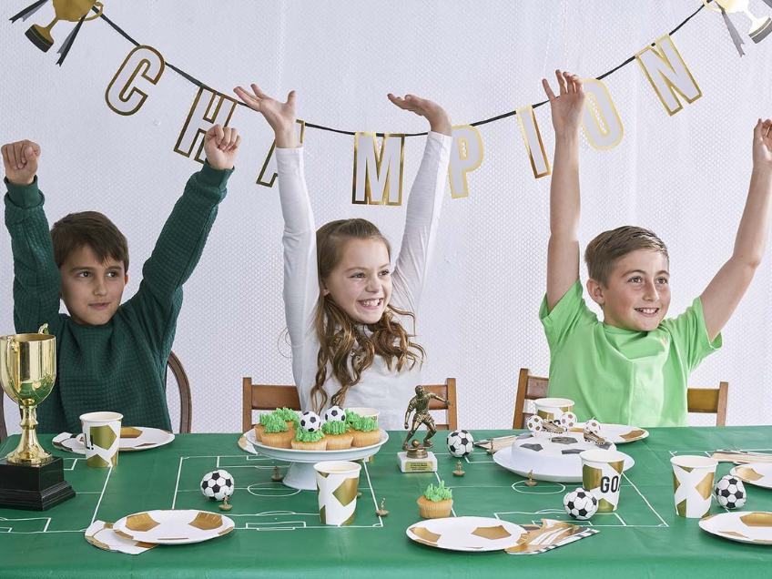 Tolle Dekoration zur Fußballparty für kleine und große Fußballfans Tolle Dekoration zur Fußballparty für kleine und große Fußballfans