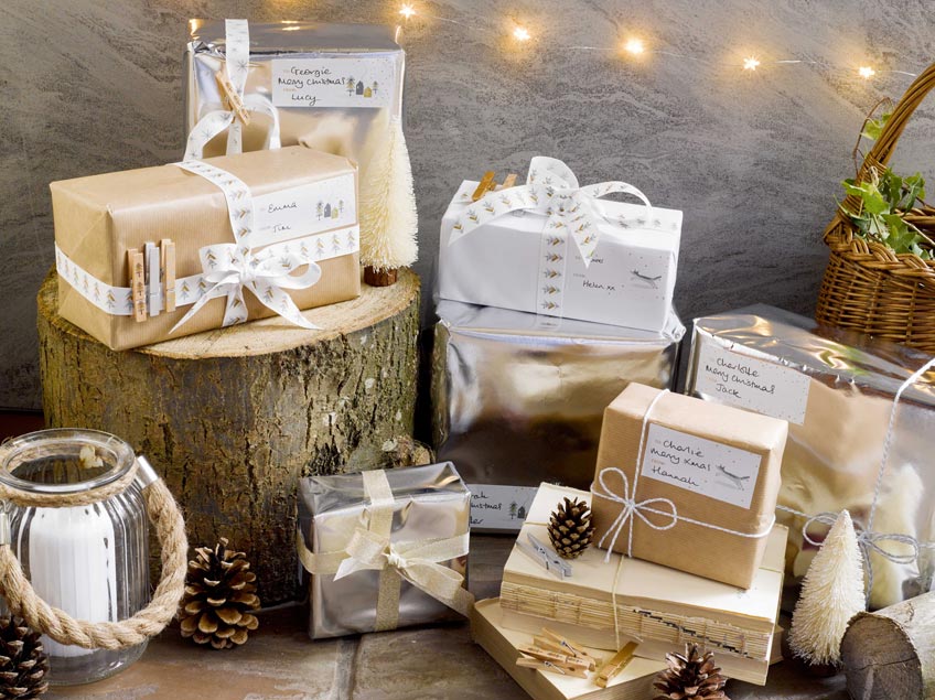 Natürliche Geschenkverpackung macht die Weihnachtsgeschenke "hyggelig" Natürliche Geschenkverpackung macht die Weihnachtsgeschenke "hyggelig"