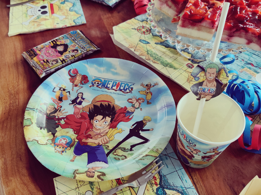 Verteile zu Spielen passende One-Piece-Mitgebsel oder leg sie neben die Partyteller Verteile zu Spielen passende One-Piece-Mitgebsel oder leg sie neben die Partyteller