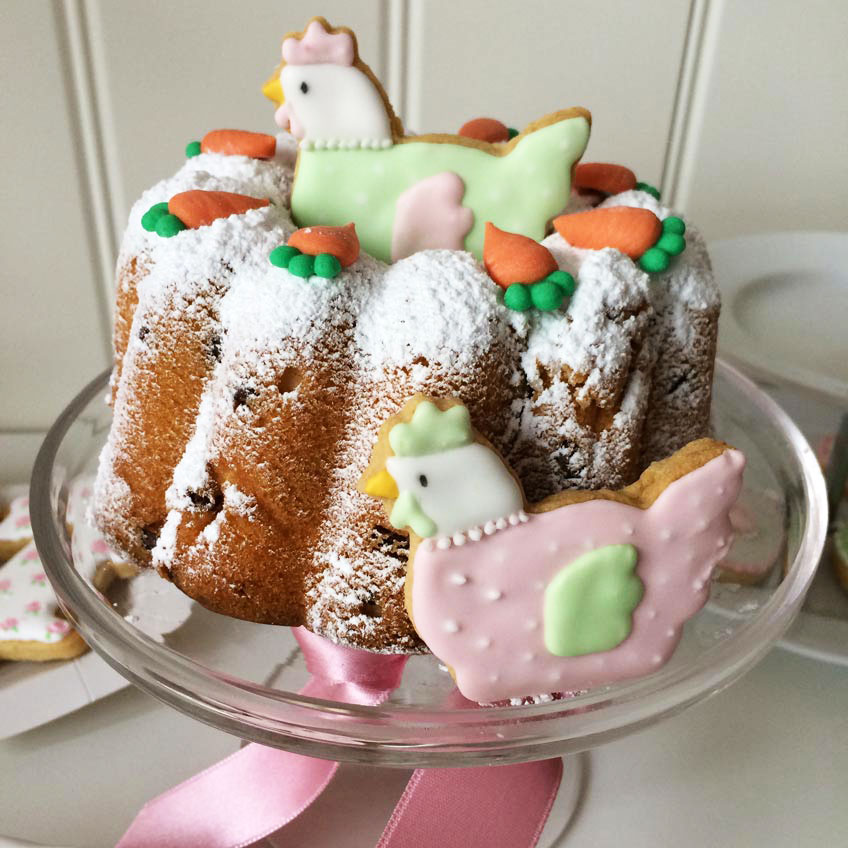 Verzier deinen Osterkuchen hübsch mit Plätzchen (c) daskleinebackglueck