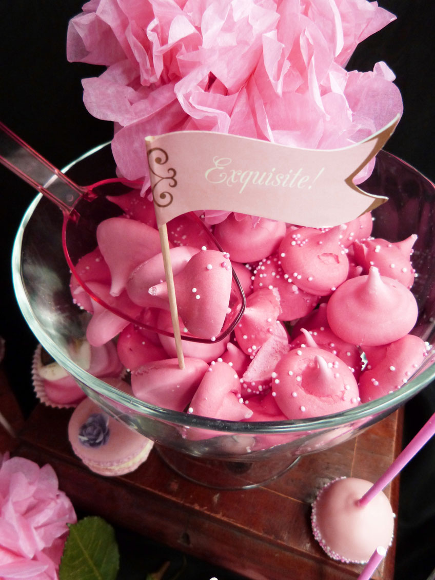 Exquisite sind die süßen Drops, das nostalgische Fähnchen und die romantische Dekoblume