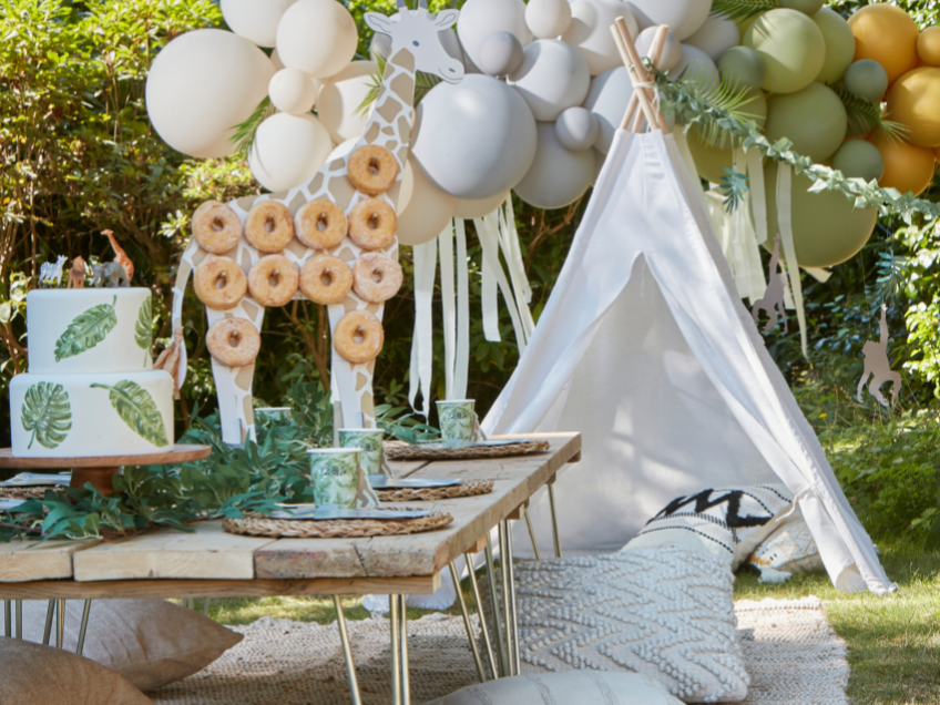 Moderne Safariparty-Dekoration für den achten bis zehnten Kindergeburtstag Moderne Safariparty-Dekoration für den achten bis zehnten Kindergeburtstag