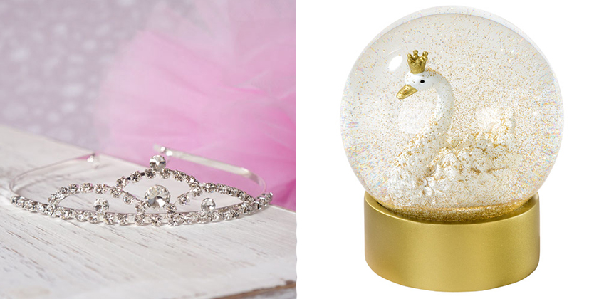Die Schneekugel ist Deko und Geschenk - und für große und kleine Schwanenprinzessinnen haben wir glitzernde Kronen Die Schneekugel ist Deko und Geschenk - und für große und kleine Schwanenprinzessinnen haben wir glitzernde Kronen