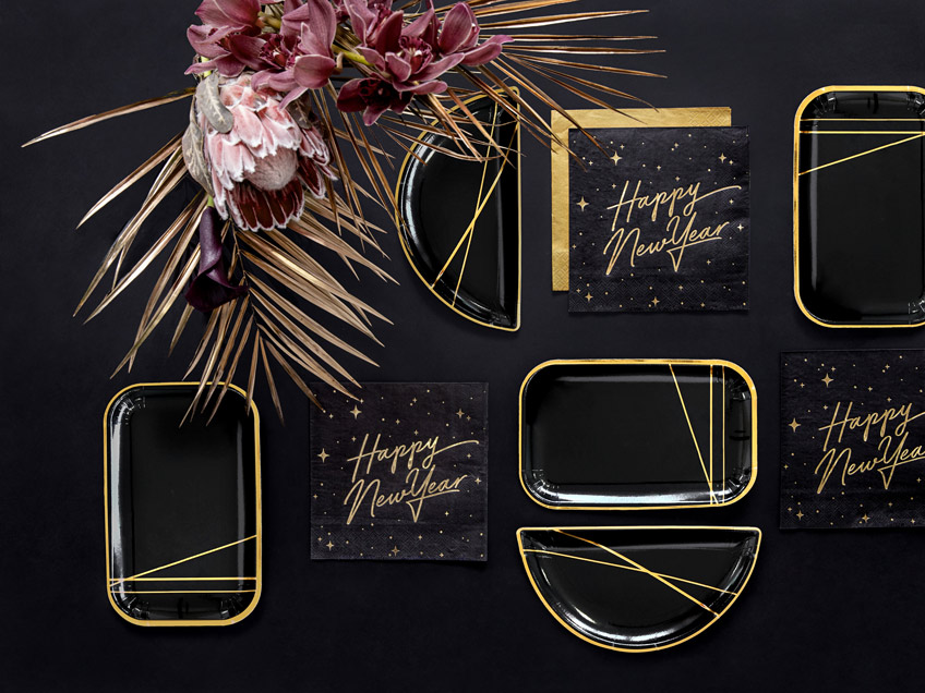 Black is beautiful - eleganter Silvester-Look mit goldenen Linien Black is beautiful - eleganter Silvester-Look mit goldenen Linien