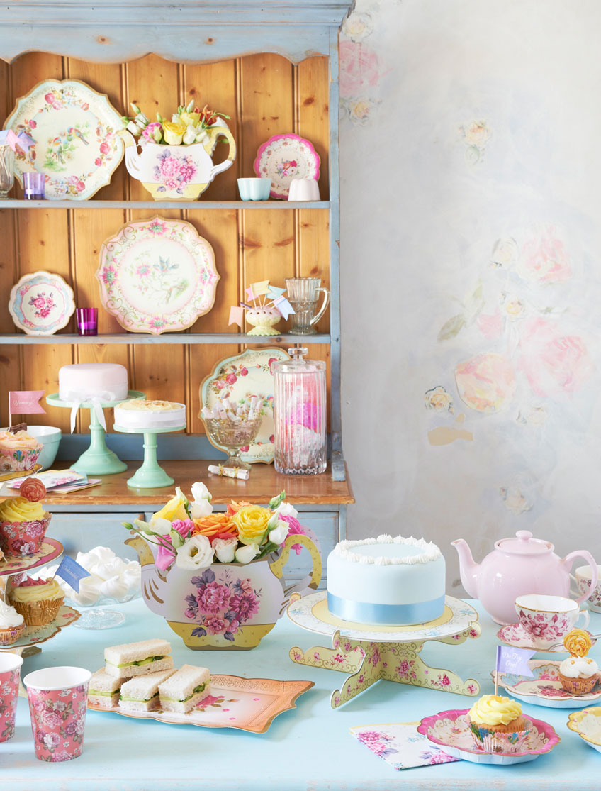 Truly Scrumptious ist das Teeparty-Dekor für alle, die nostalgische Designs mögen Truly Scrumptious ist das Teeparty-Dekor für alle, die nostalgische Designs mögen