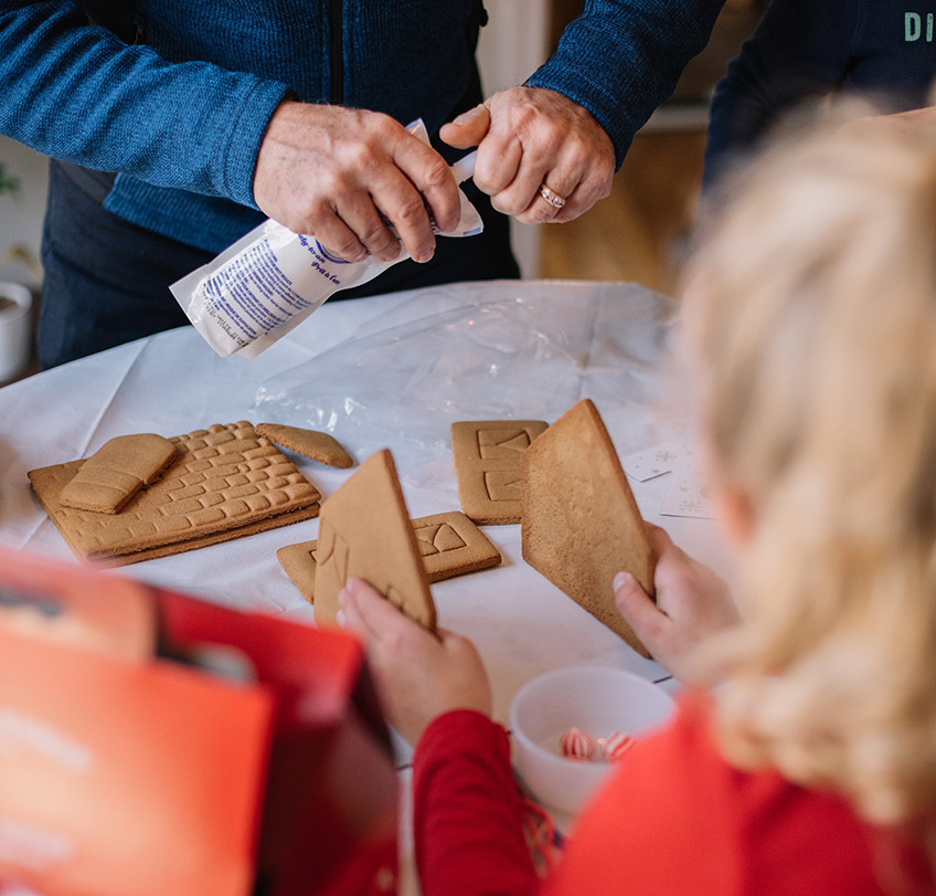 Ganz besonders toll sind besondere Backprojekte wie das Pfefferkuchenhaus (c) Phillip Goldsberry on Unsplash