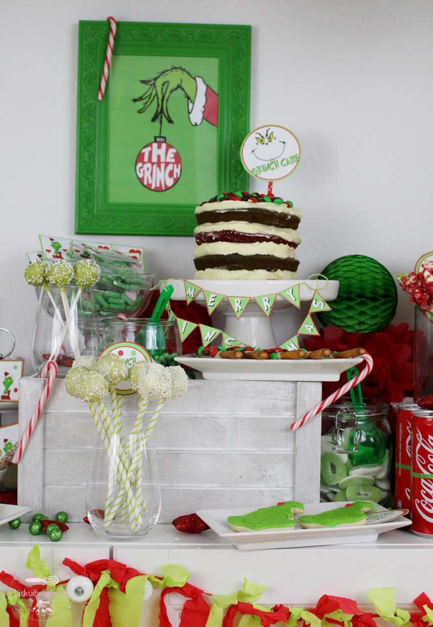 Eine wahre Zuckerbombe zu Grinch-Mas ist der Kuchen im Streifenlook 