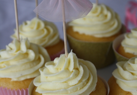 Mit diesen Cupcake-Toppern mit Tutu-Motiv setzt ihr ultimative Highlights auf der Ballerinaparty. Foto: Fräulein Kuchenzauber