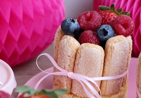 Muttertagsrezept zum Brunch oder Kafee: Süße Beeren-Mini-Charlotten-Törtchen