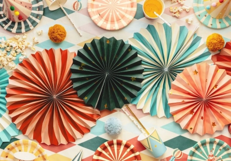 Zirkus-Deko in nostalgischen Farben belebt den Zauber vergangener Tage wieder